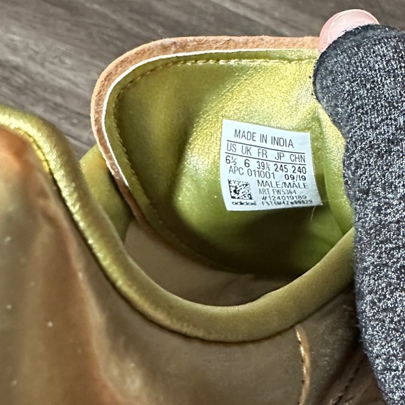 Adidas Stan Smith Gold Shoes - Picture 14 of 15